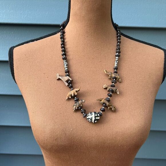 Vintage Single Strand Necklace Wooden Hand Carved beads & African Safari Animals - Picture 1 of 11
